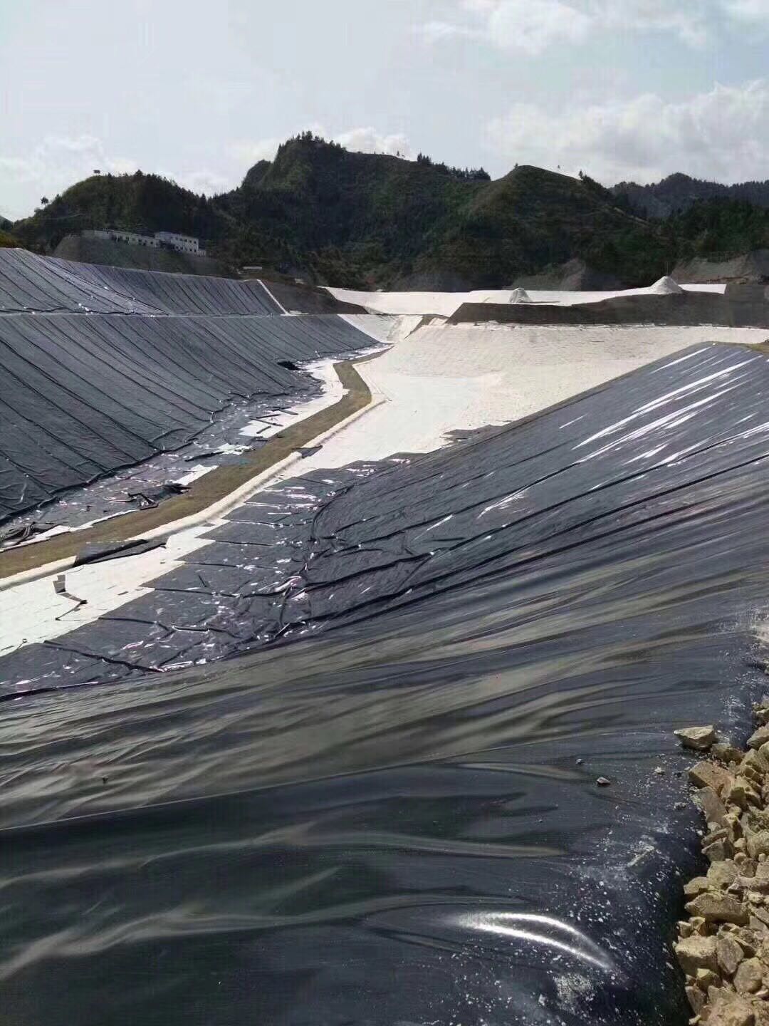 HDPE防滲膜在汙水蒸發池鋪設特有步驟有哪些？